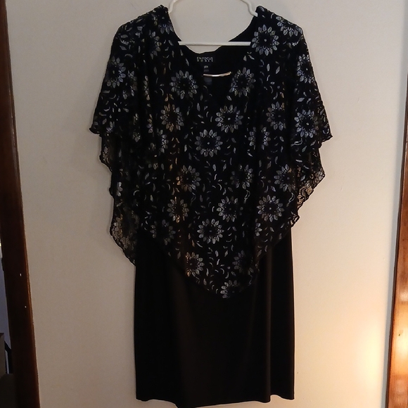 Elegant Black Floral Dress - Picture 1 of 3